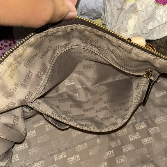 EUC MK hand bag. Can be a crossbody with a long strap. Long strap not included. - Picture 14 of 16